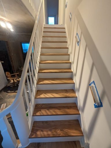 Holztreppe montieren